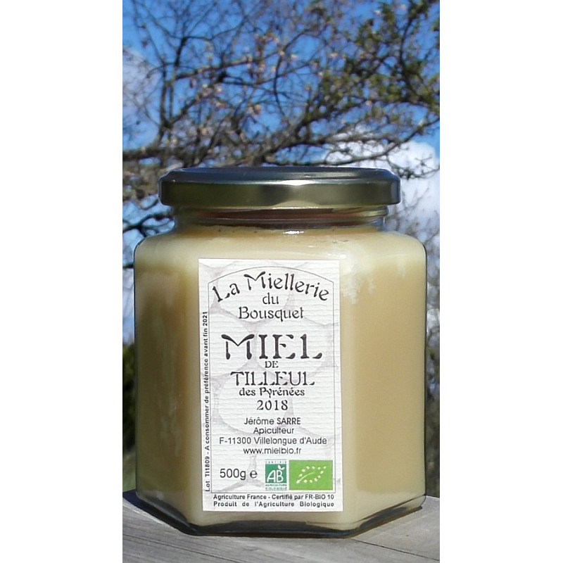Miel Bio de Tilleul. Ce miel est cristallisé maintenant. Photo avril 2019. Miel Bio de Tilleul. Ce miel est cristallisé maintenant. Photo avril 2019.