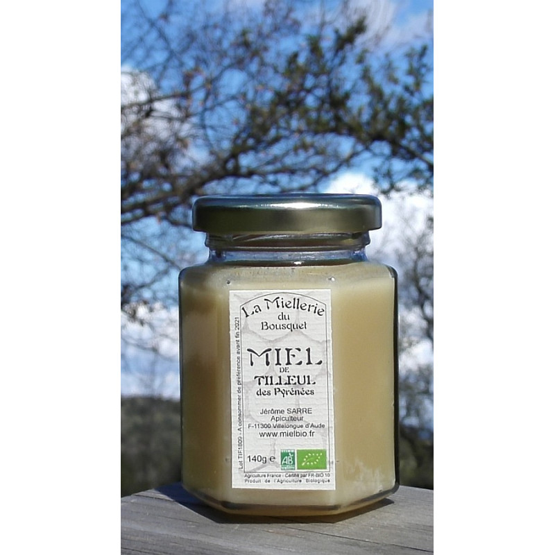 Miel Bio de Tilleul. Ce miel est cristallisé maintenant. Photo avril 2019. Miel Bio de Tilleul. Ce miel est cristallisé maintenant. Photo avril 2019.