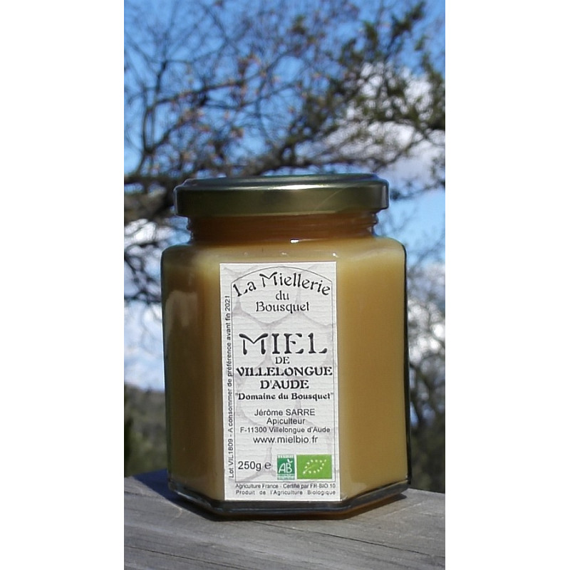 Miel Bio de Villelongue d'Aude. Ce miel est cristallisé maintenant, photo avril 2018. Miel Bio de Villelongue d'Aude. Ce miel est cristallisé maintenant, photo avril 2018.