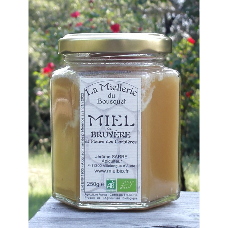 Miel Bio de Bruyère et Fleurs des Corbières crémeux 2019 (photo juillet 2019) Miel Bio de Bruyère et Fleurs des Corbières crémeux 2019 (photo juillet 2019)