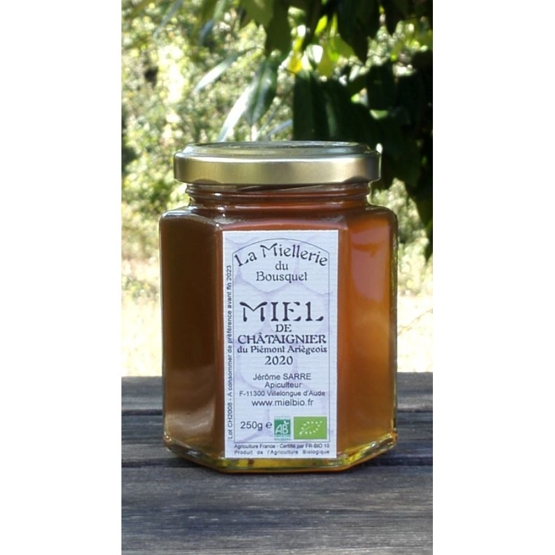 Un miel avec une odeur caractéristique, saveur puissant. Aspect à la mise en pot