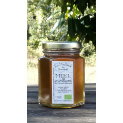 Un miel avec une odeur caractéristique très aromatique. Aspect à la mise en pot